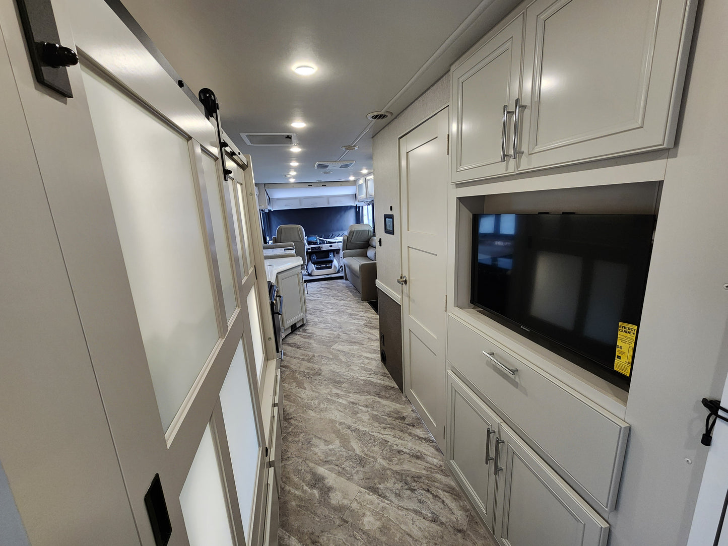 Luxury RV Adventure Awaits: Rent the Holiday Rambler Eclipse 34J Class A Motorhome!