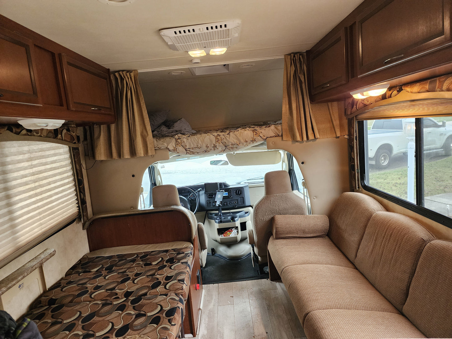 SOLD: Buy a 2013 Thor Chateau 28A Class C RV for Your Ultimate Road Adventure
