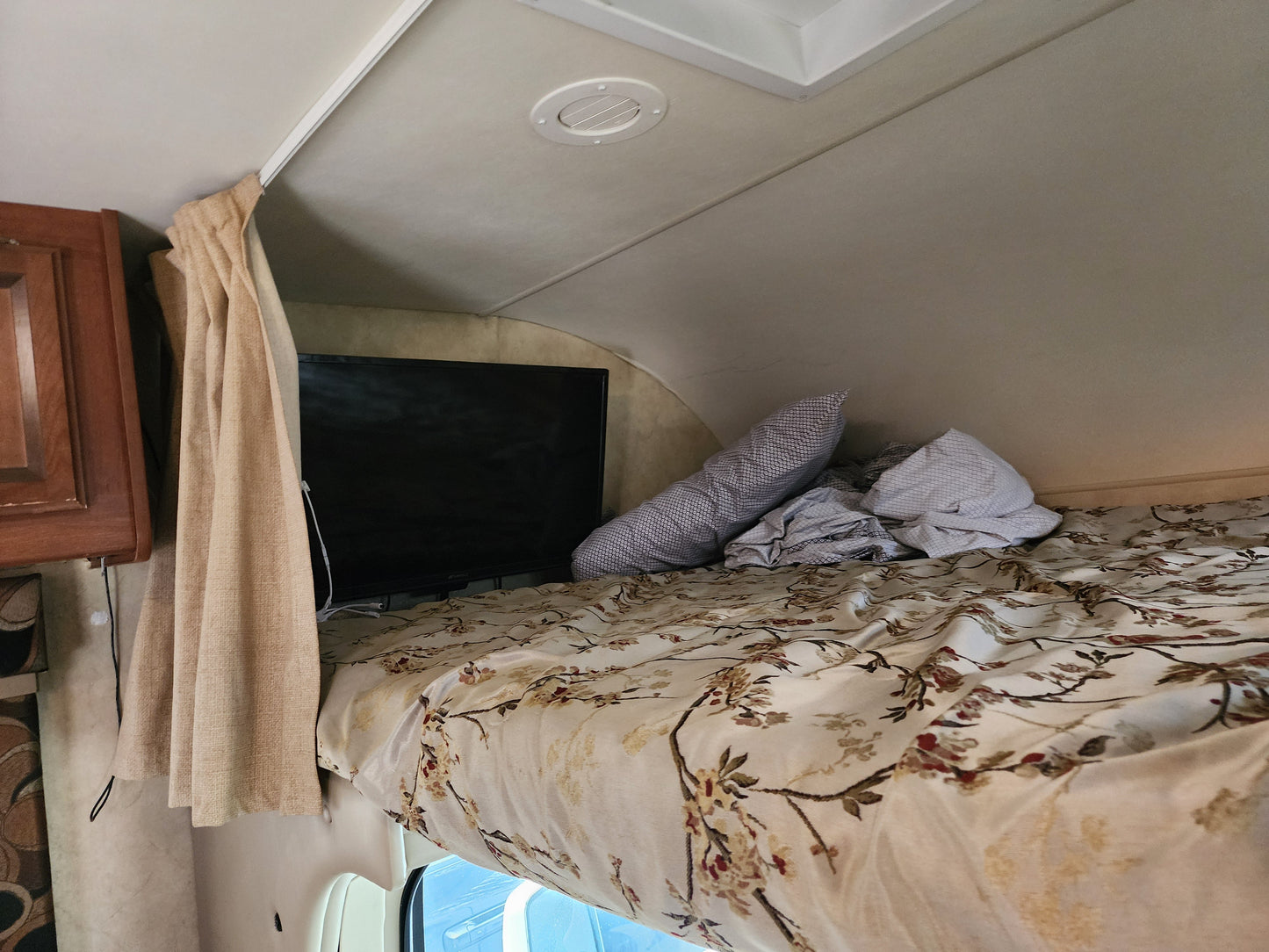 SOLD: Buy a 2013 Thor Chateau 28A Class C RV for Your Ultimate Road Adventure
