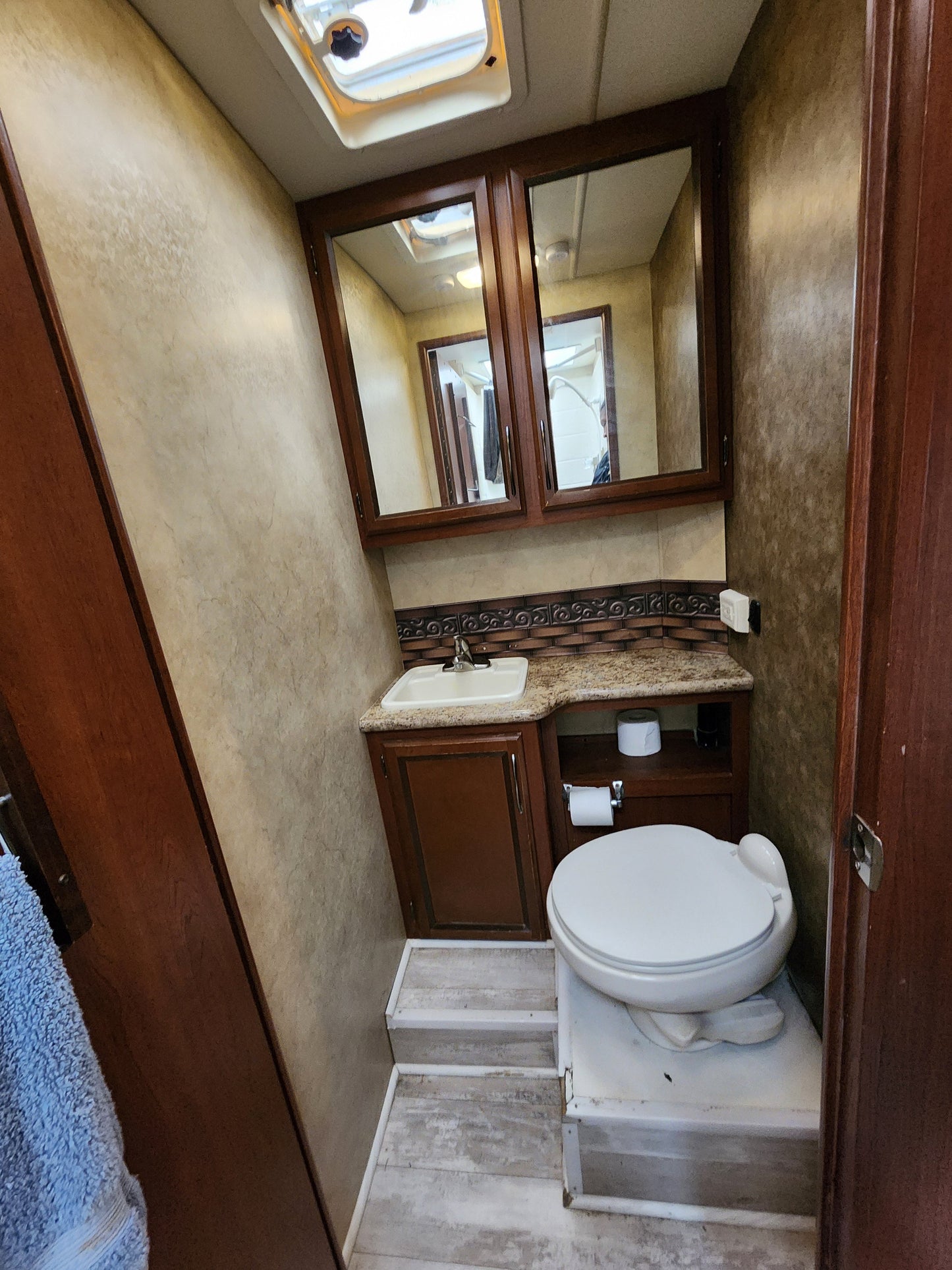SOLD: Buy a 2013 Thor Chateau 28A Class C RV for Your Ultimate Road Adventure