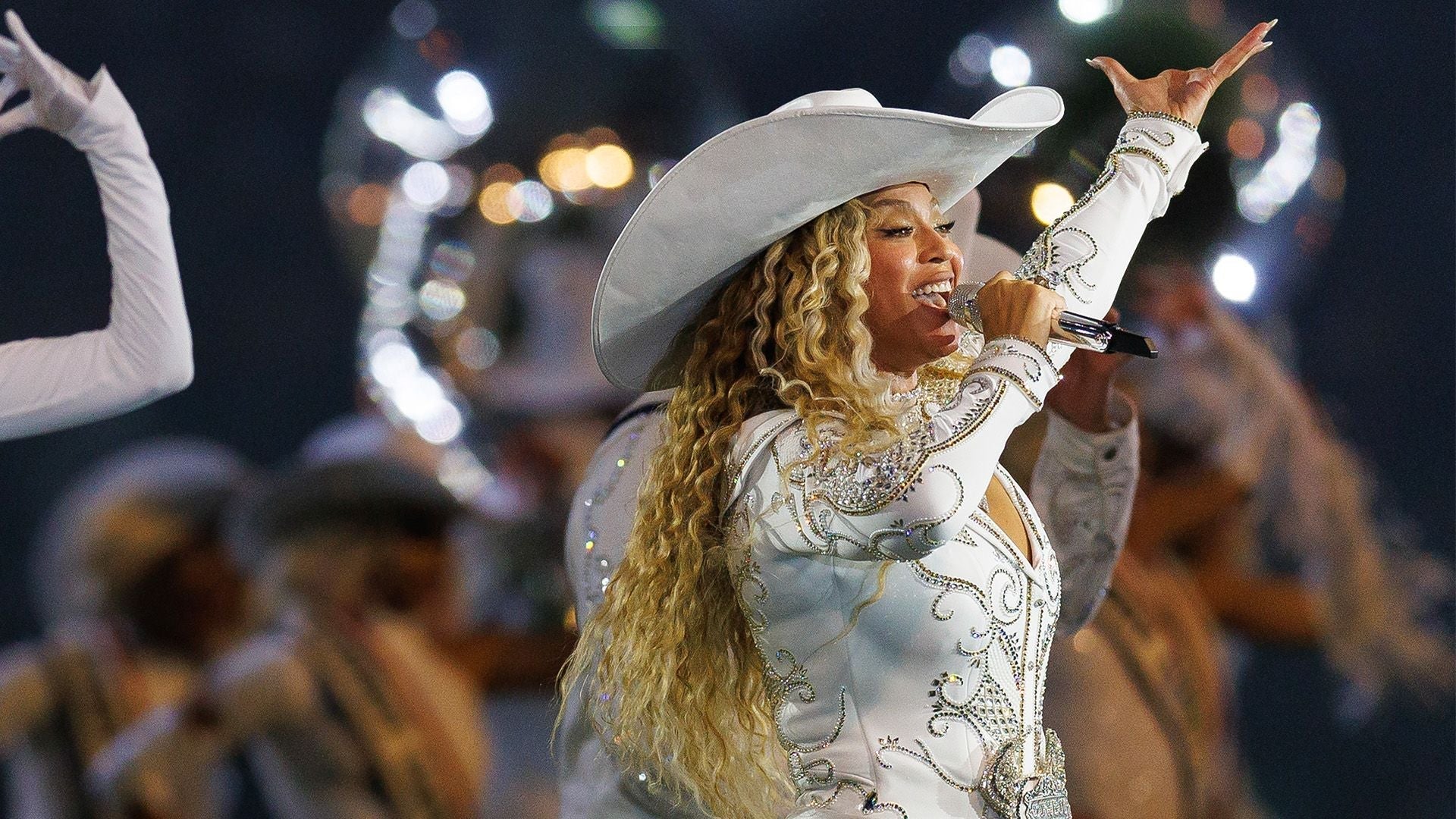Experience the Magic of Beyoncé in Chicago – Rent an RV for the Ultima ...