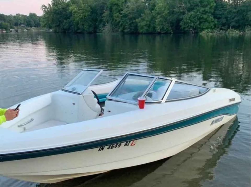 1994 18' Rinker Runabout Boat 180 w/ 1995 TrailMaster Boat Trailer