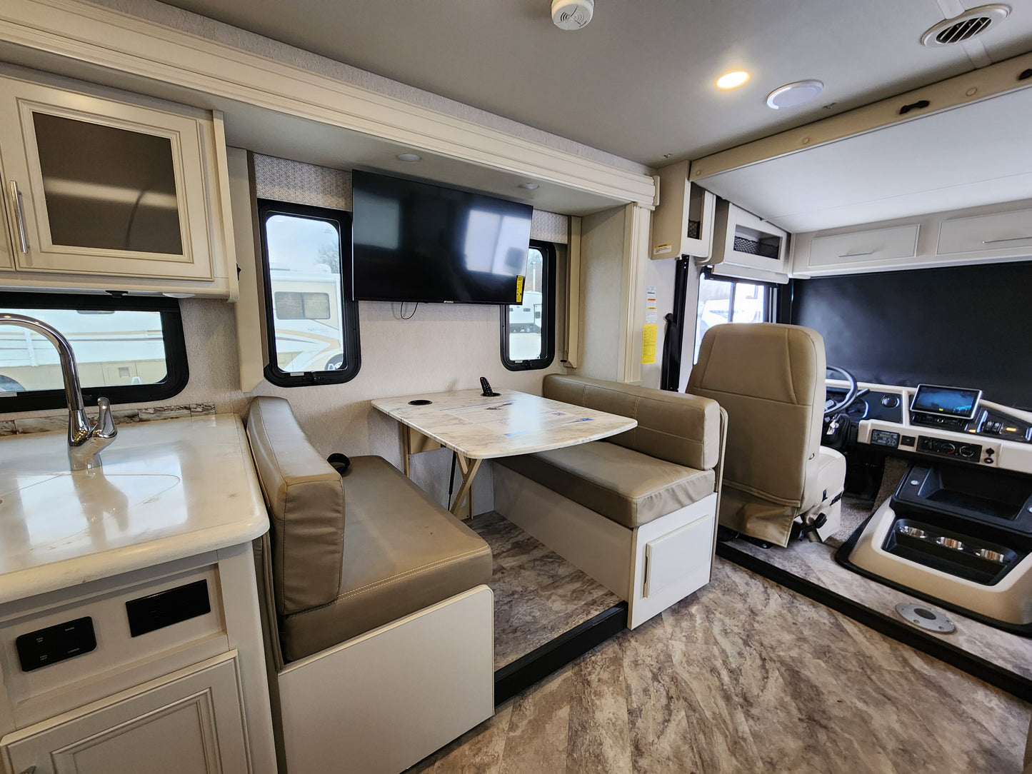 Luxury RV Adventure Awaits: Rent the Holiday Rambler Eclipse 34J Class A Motorhome!