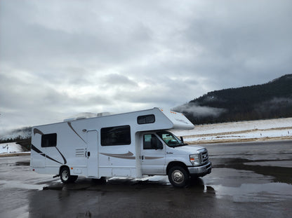 Rent the Thor Majestic 28A Class C RV for Unmatched Comfort and Adventure