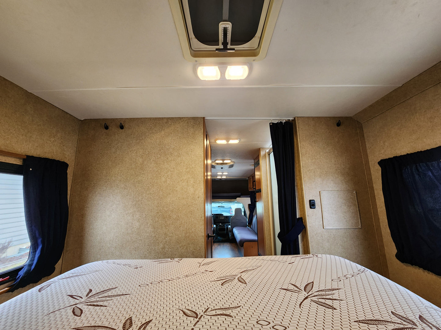 Buy a 2018 Thor Majestic 28A Class C RV for Unmatched Comfort and Adventure