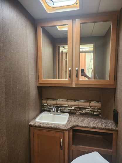 Four Winds 28A Class C RV for Rent– Reliable, Spacious, and Perfect for Your Next Adventure!