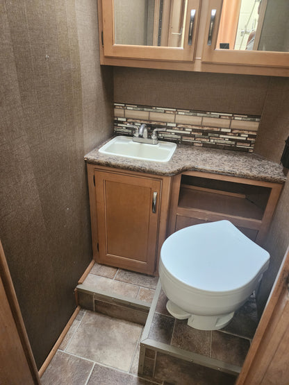 Four Winds 28A Class C RV for Rent– Reliable, Spacious, and Perfect for Your Next Adventure!