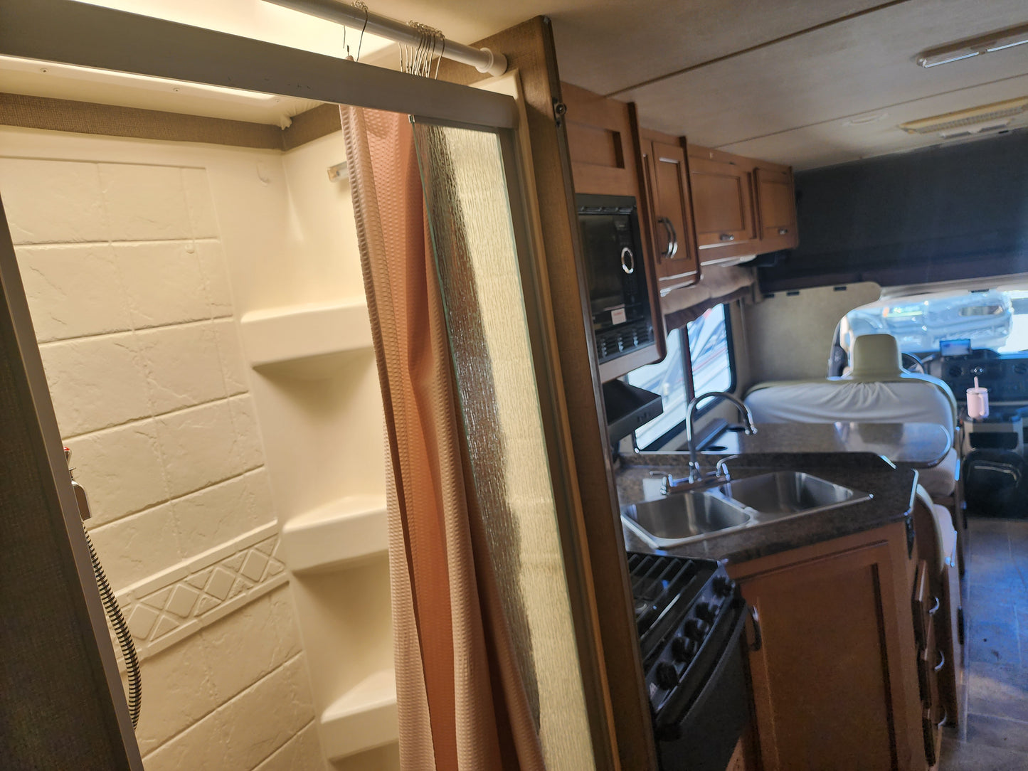 Four Winds 28A Class C RV for Rent– Reliable, Spacious, and Perfect for Your Next Adventure!