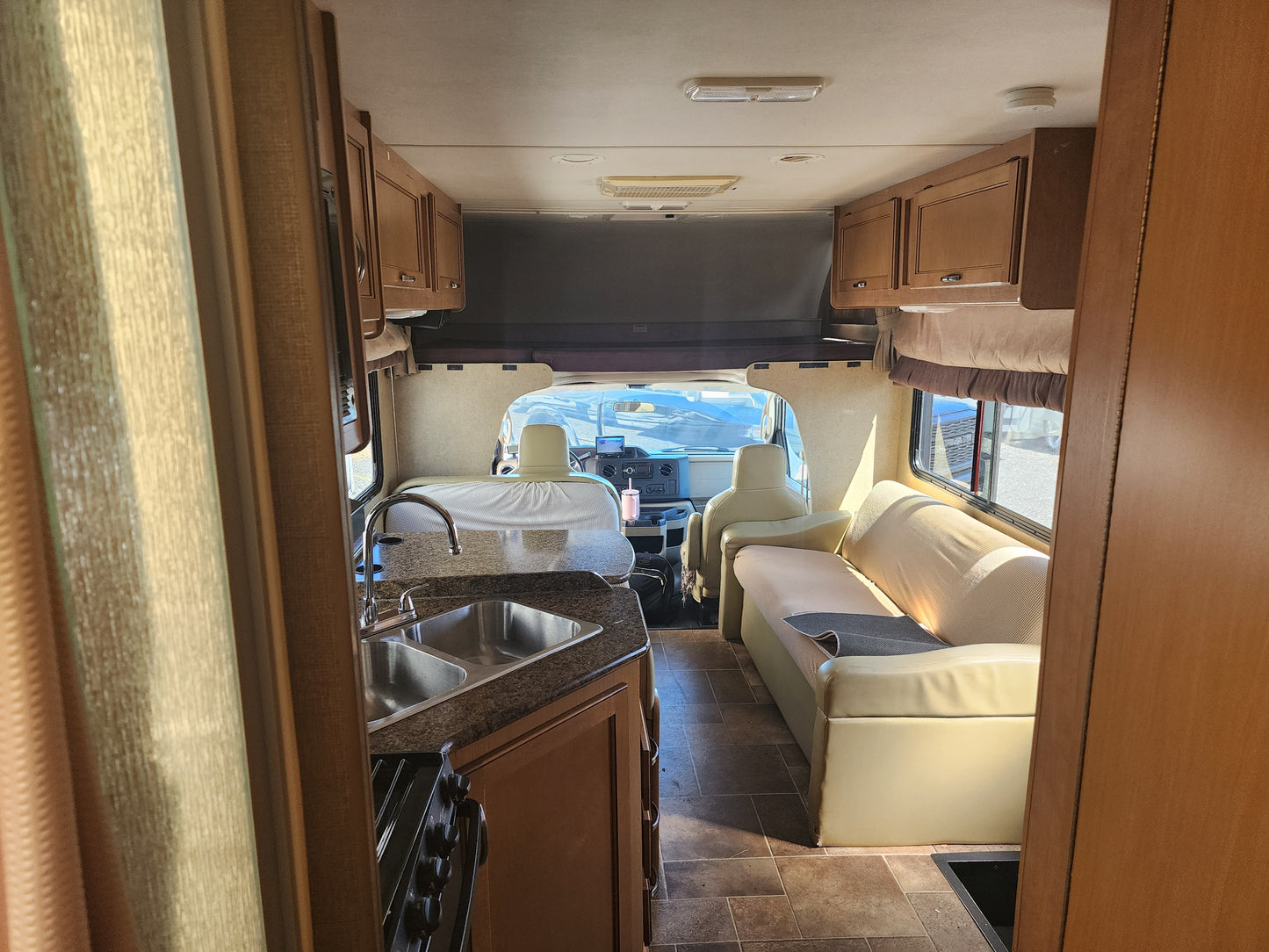 Four Winds 28A Class C RV for Rent– Reliable, Spacious, and Perfect for Your Next Adventure!