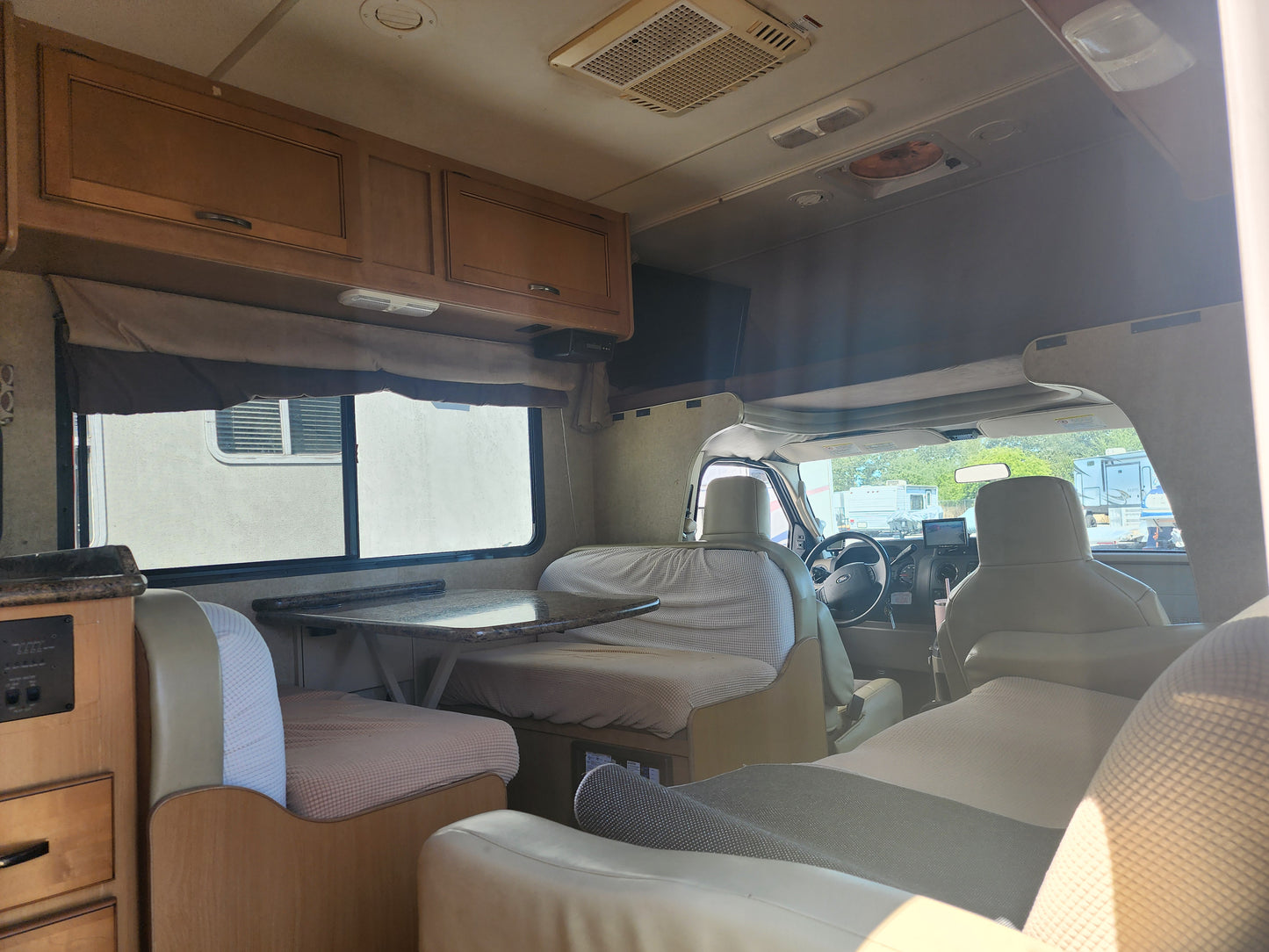 Four Winds 28A Class C RV for Rent– Reliable, Spacious, and Perfect for Your Next Adventure!