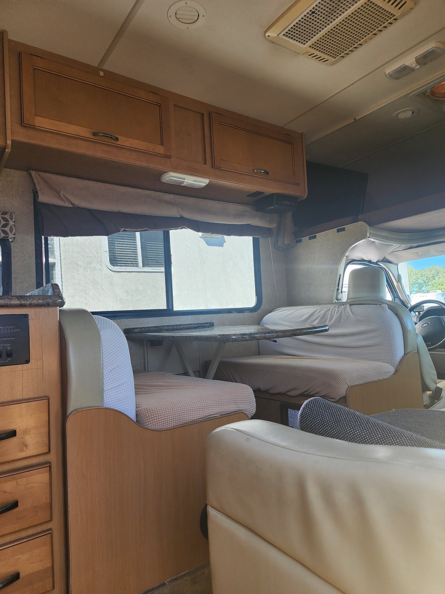 Four Winds 28A Class C RV for Rent– Reliable, Spacious, and Perfect for Your Next Adventure!