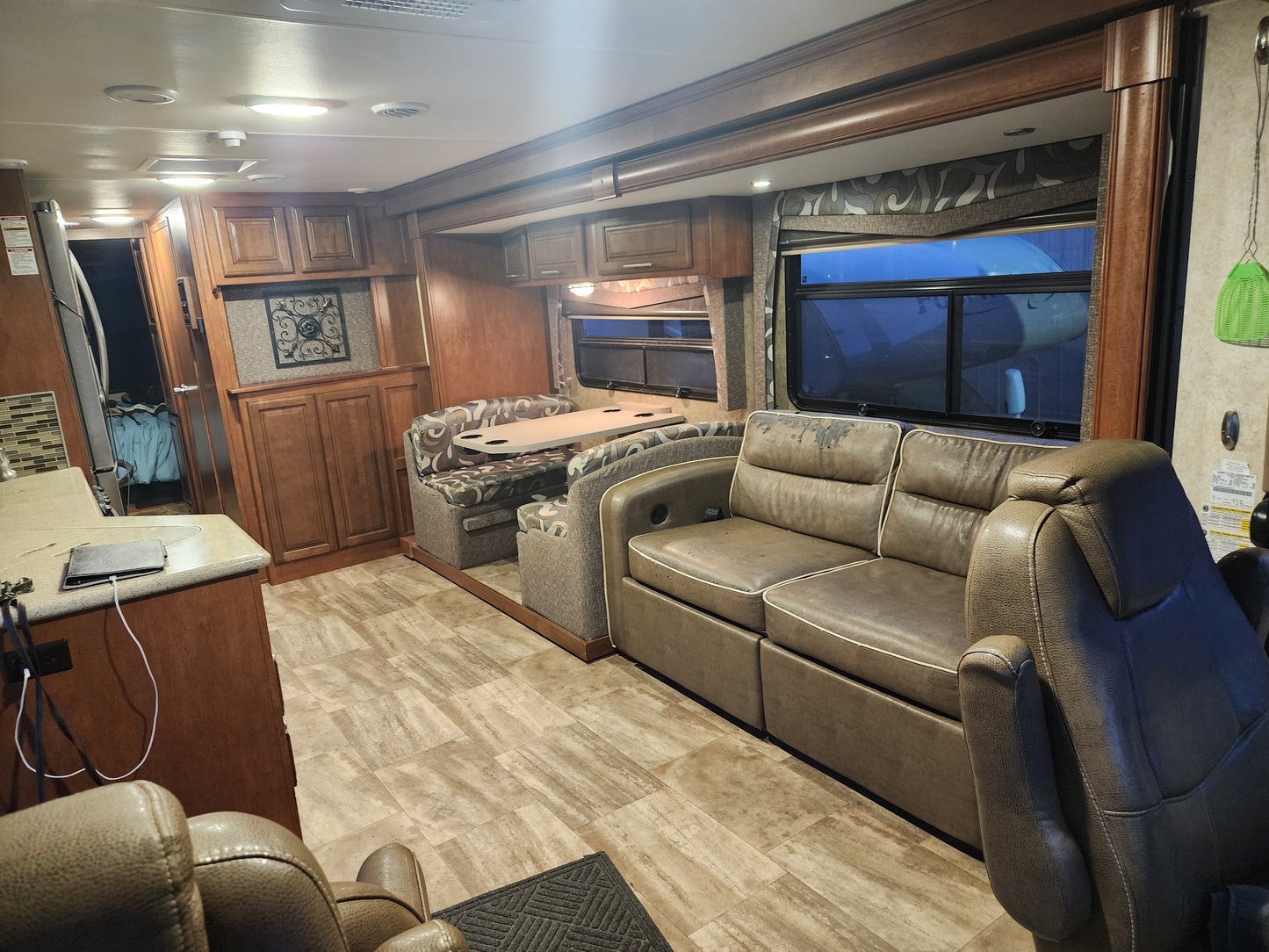 Luxury Georgetown 351DS Class A RV Rental!