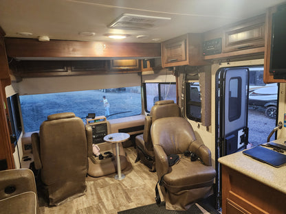 Luxury Georgetown 351DS Class A RV Rental!