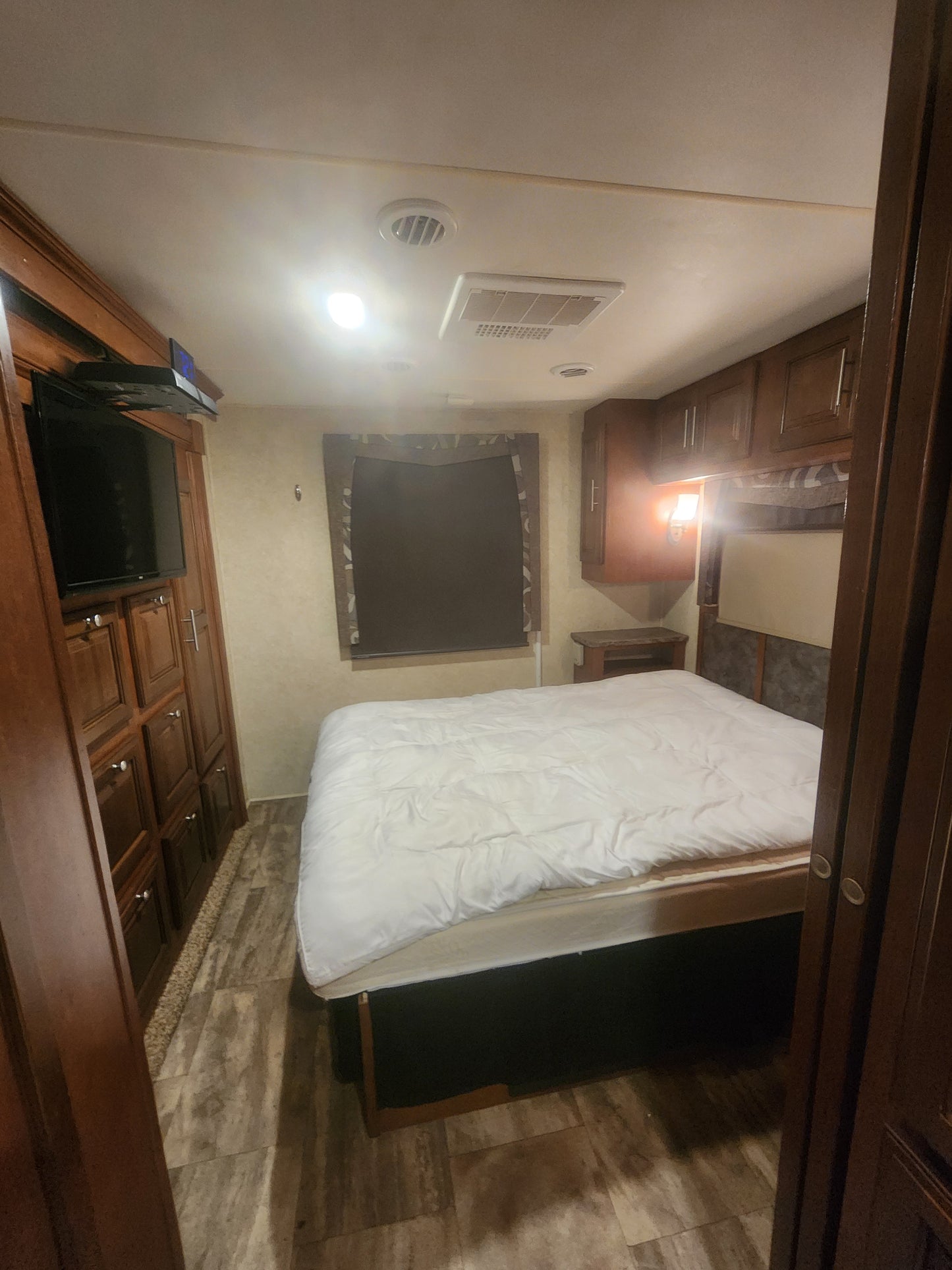 Luxury Georgetown 351DS Class A RV Rental!