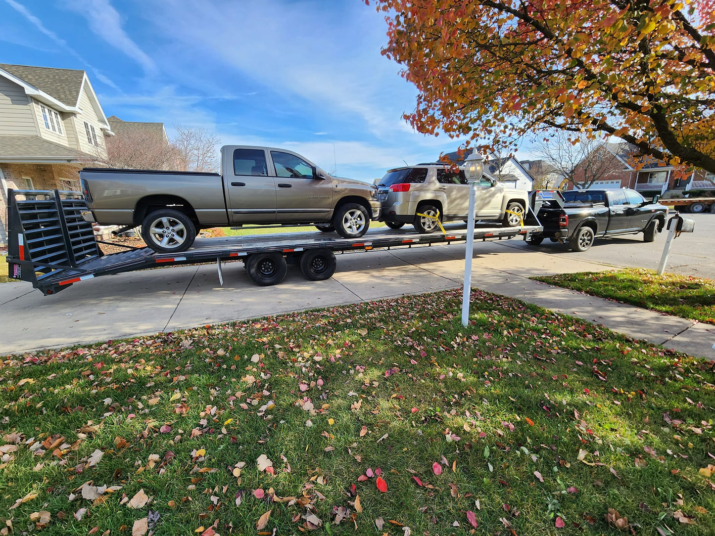 Traxx 36' TD Gooseneck Flatbed Trailer for Rent - Heavy-Duty Hauling at Your Service