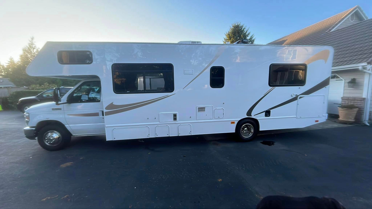 Rent the Thor Majestic 28A Class C RV for Unmatched Comfort and Adventure